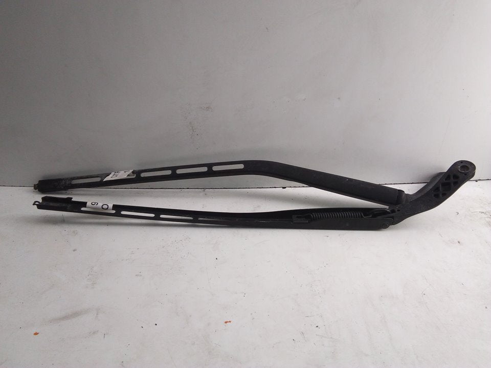 Windshield wiper arm