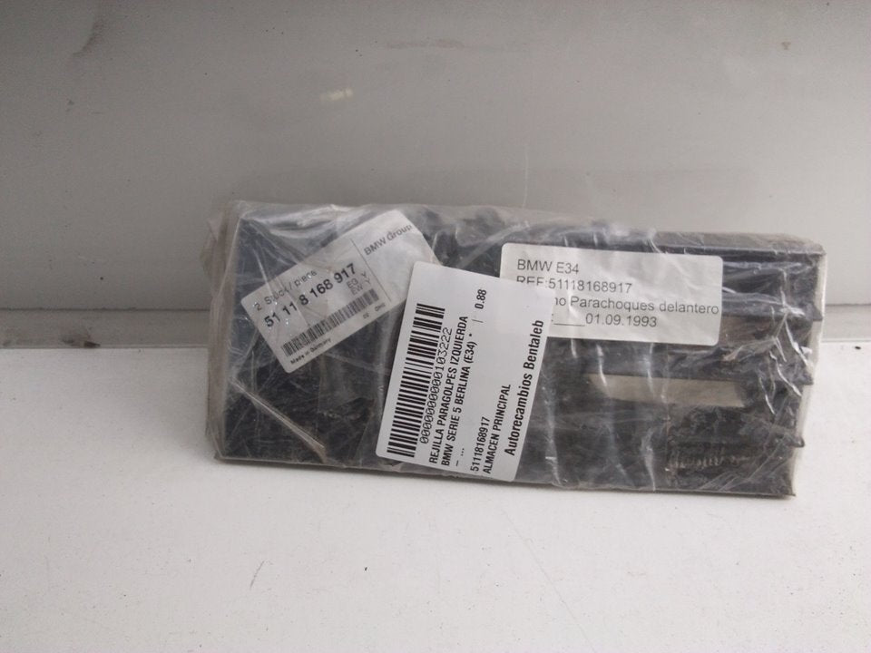 Rejilla paragolpes izquierdo