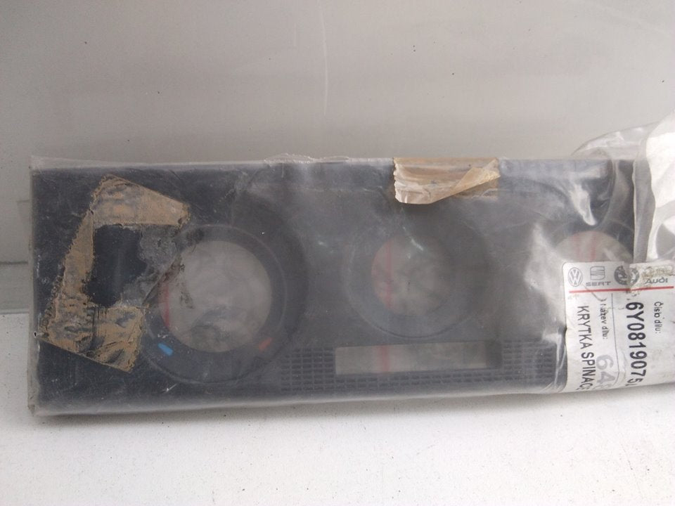 Air conditioning panel