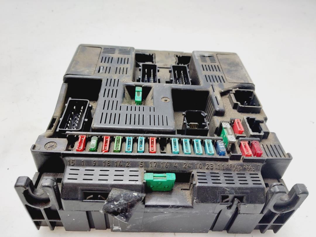 CAJA RELES / FUSIBLES