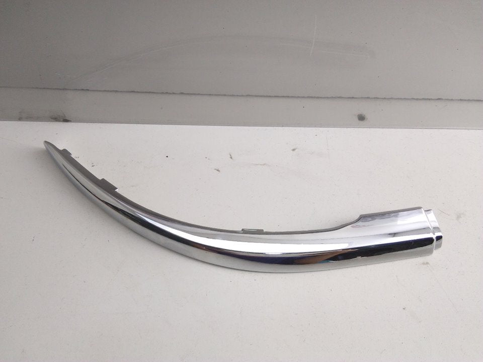 Moulure de pare-chocs arrière