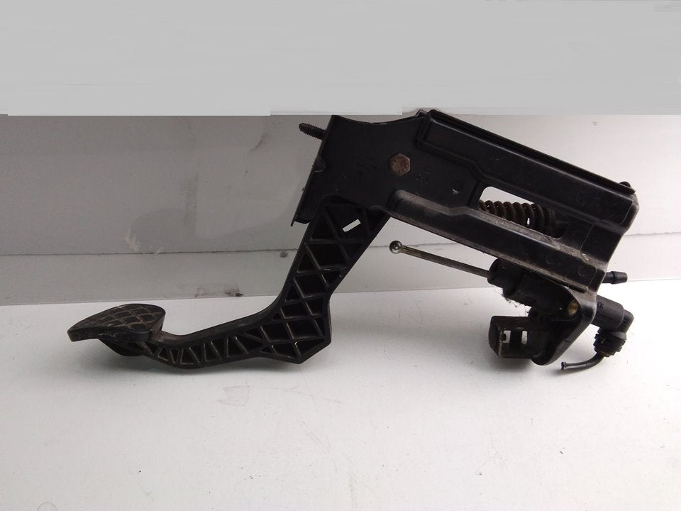 Pedal embrague
