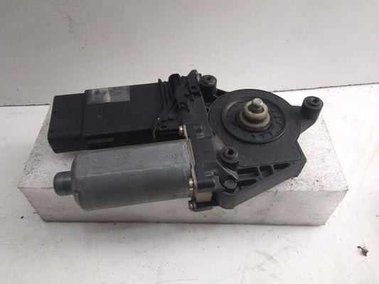 Front right window motor