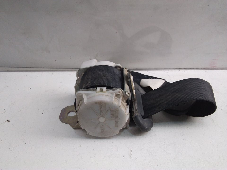 Right rear seat belt