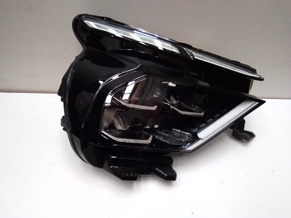 Faro delantero derecho