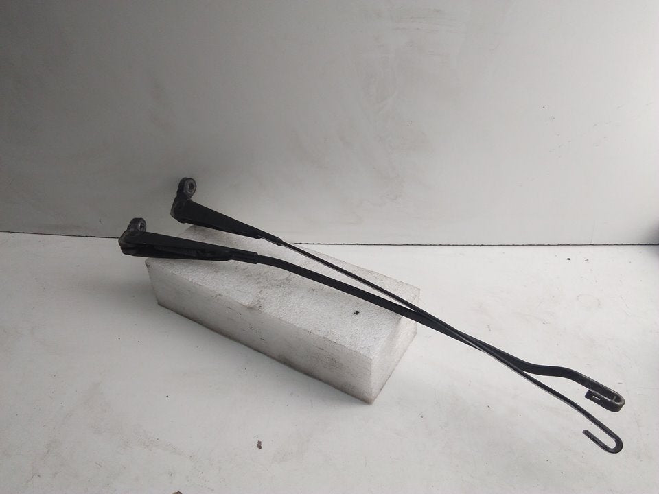 Windshield wiper arm