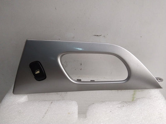 Window lift button with door trim