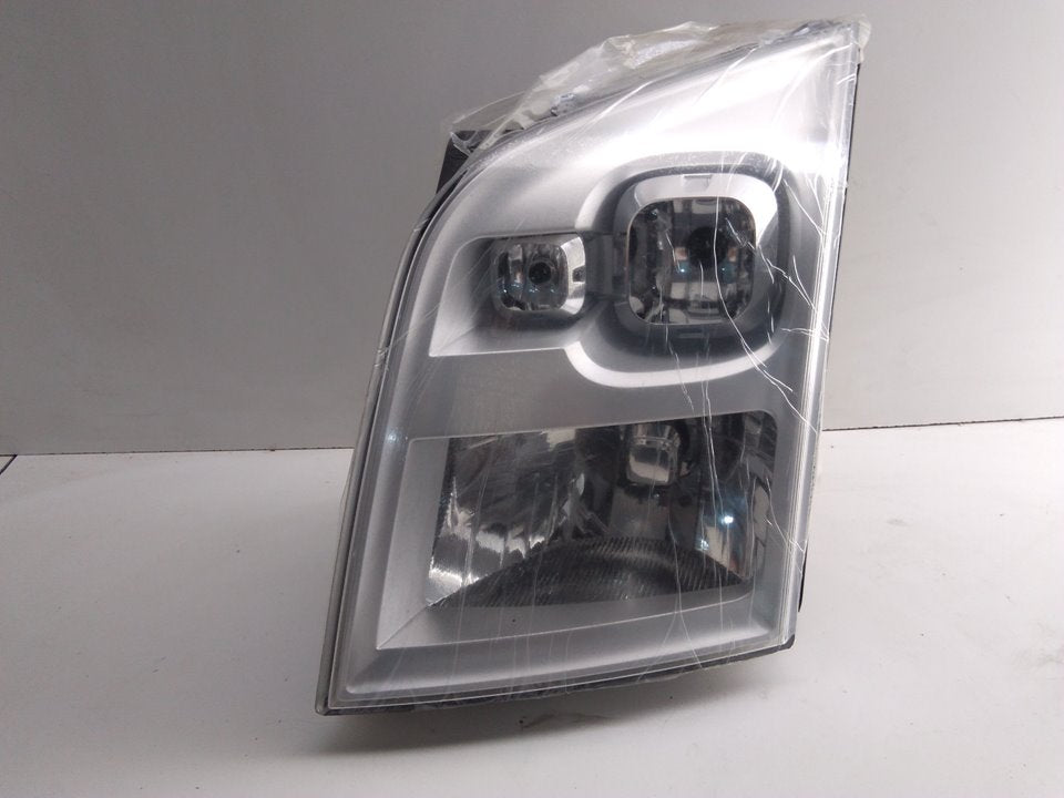Faro delantero izquierdo