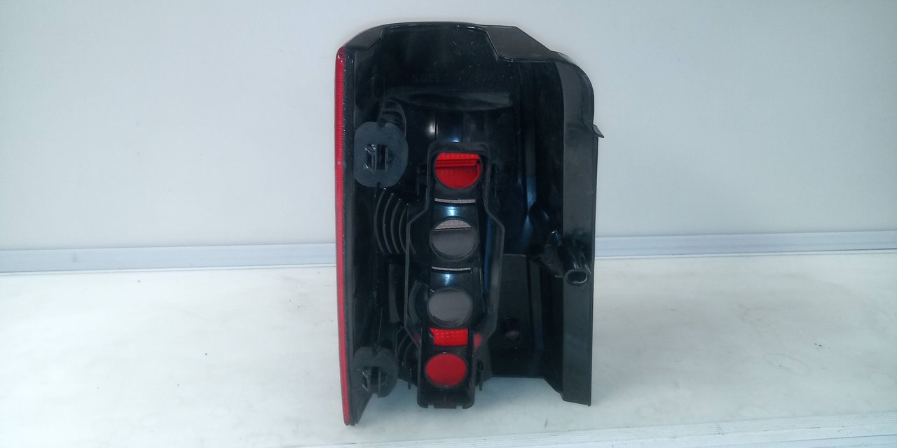 PILOTO TRASERO DERECHO