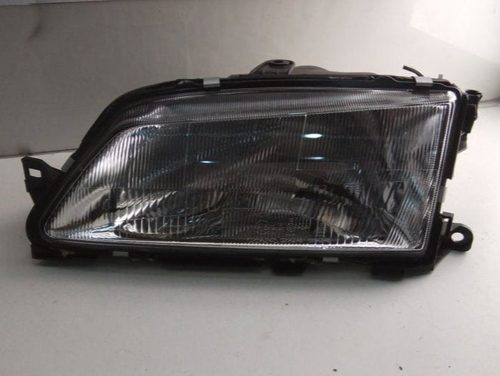 Faro delantero izquierdo
