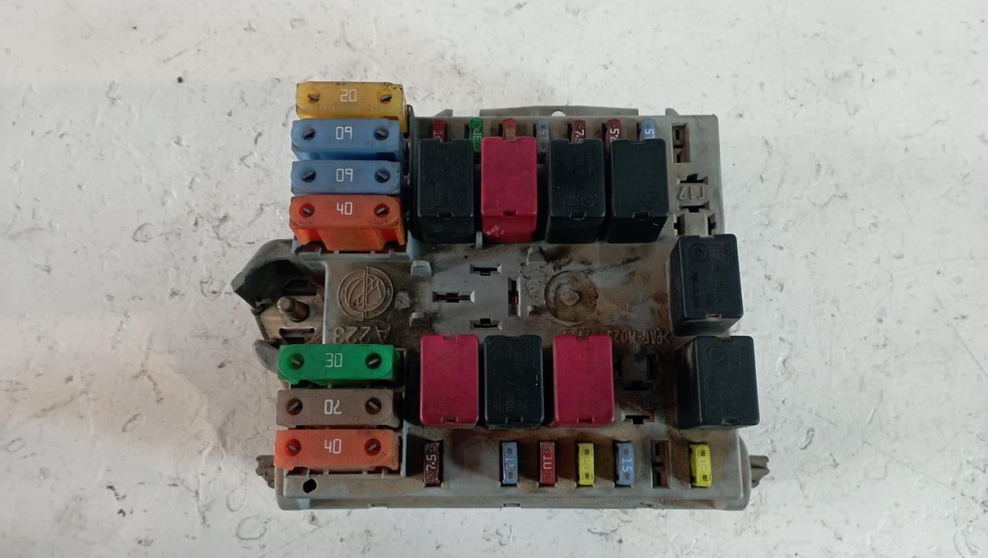 BOÎTE À RELAIS / FUSIBLES